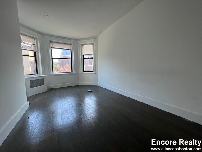 Building Photo - 11 Peterborough St Unit 25