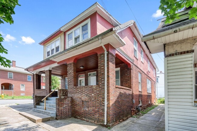Photo - Spacious 3 Bedroom, 1.5 Bathroom with large Porch and Backyard
