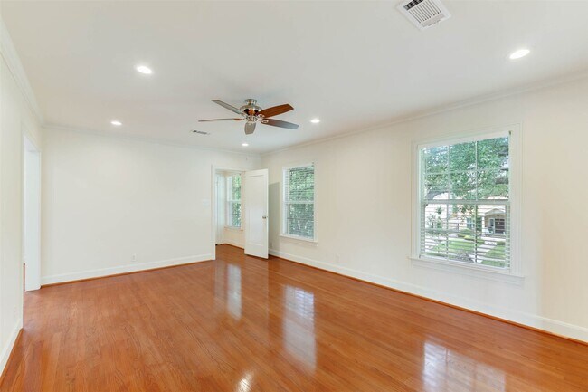 Photo - 2343 Shakespeare St