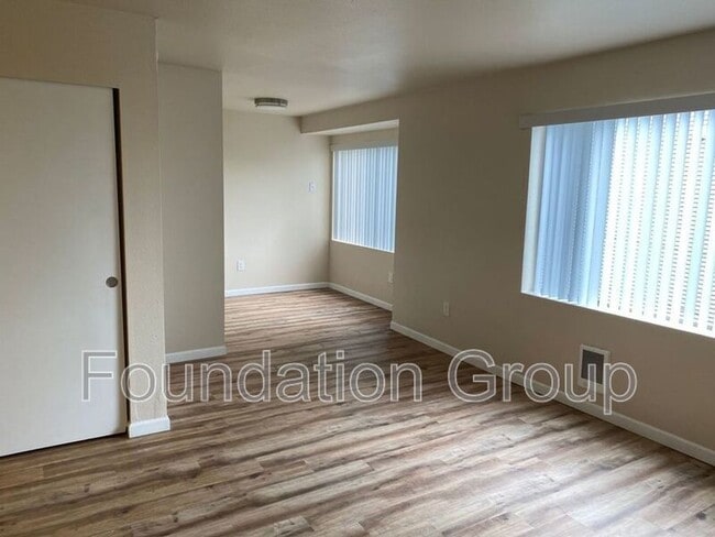 Photo - 400 10th Ave