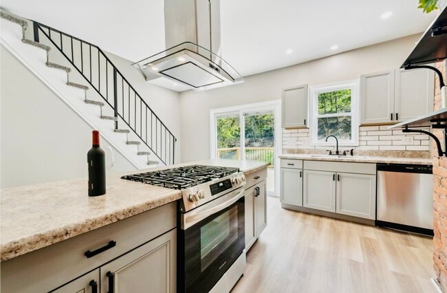 Photo - 3255 Josephine St