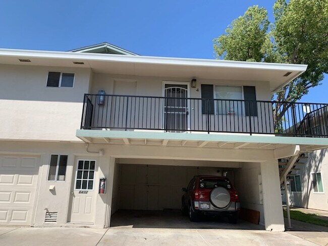 2 Bed 1 Bath Second Floor Unit - 2 Bed 1 Bath Second Floor Townhome Unit