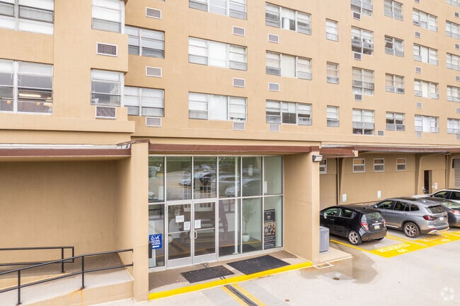 Photo - Radnor House