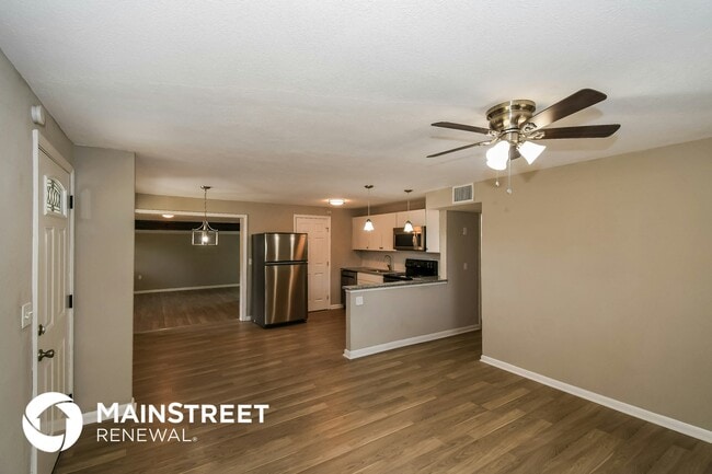 Photo - 335 Bonnlyn Dr