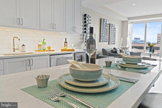 Photo - 925 N Fairfax St Unit 708