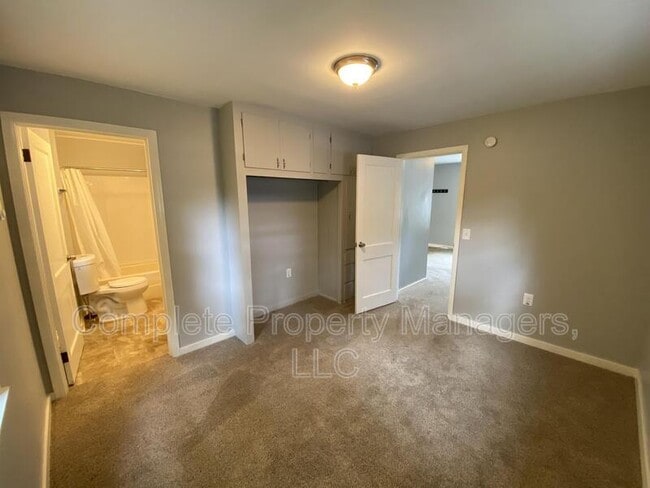 Photo - 220 E 7th St