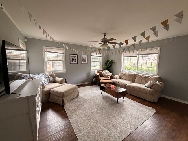 Photo - 3 bedroom 2 bath near U of A campus - a must see!