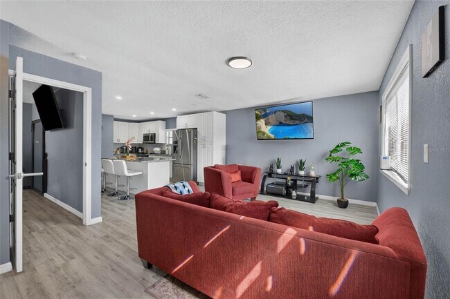 8114 N Edison Ave