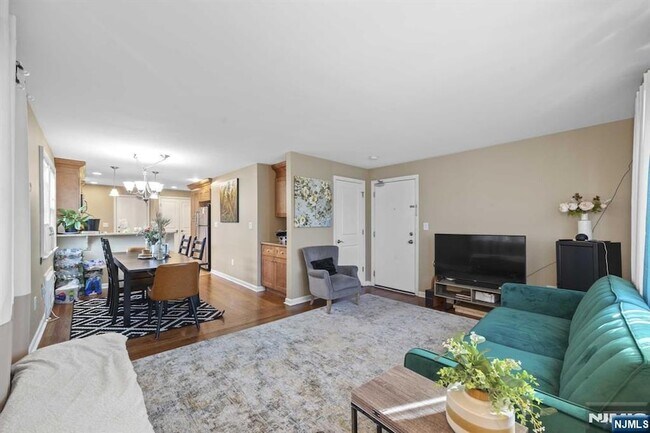 Photo - 47 Morris Pl Unit 2