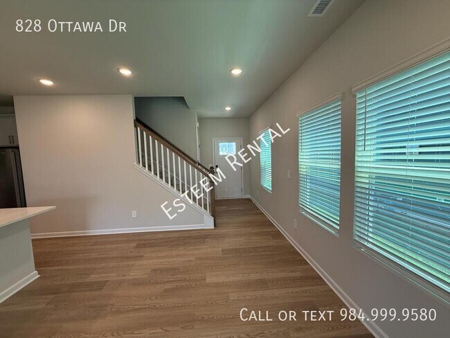 Photo - 828 Ottawa Dr