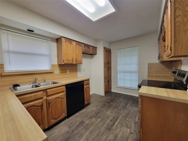 Photo - 1640 Stroud Ln