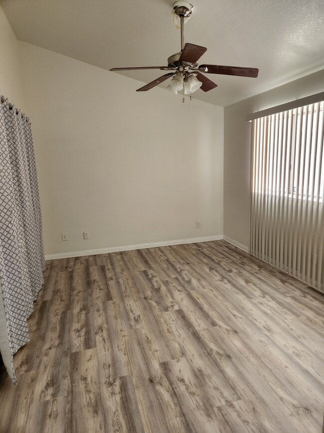 Photo - 44907 17th St E