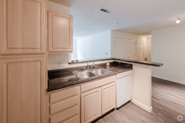 2 HAB, 2 BA - 1,070 ft²