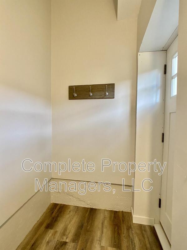 Photo - 930 S Broadway Ave
