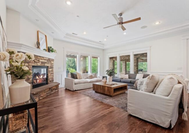 Photo - 103 S Alder Ln