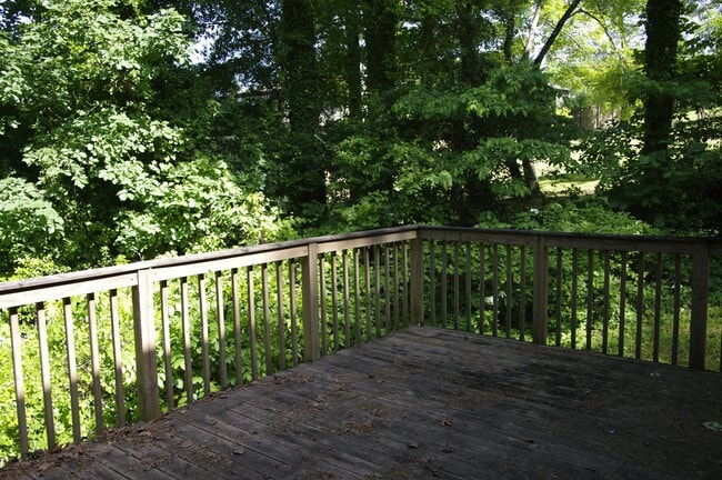 Photo - 813 Linbard Ln