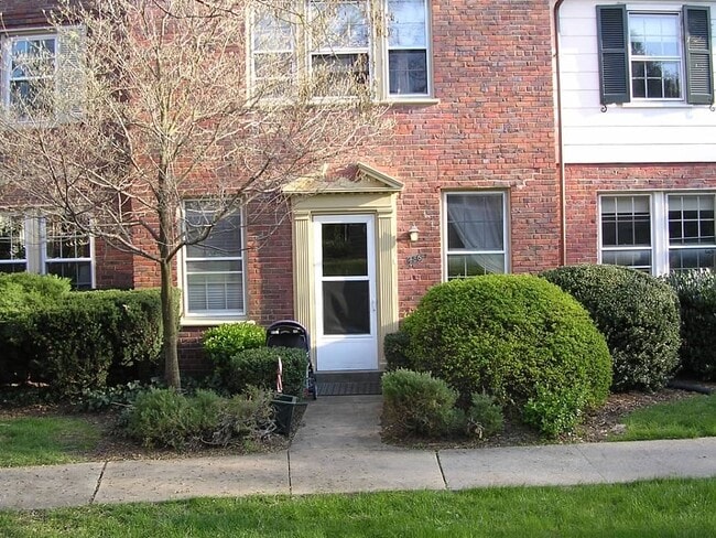 Building Photo - 1401 S Edgewood St Unit 486