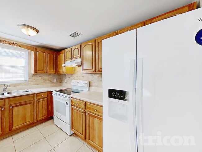 Photo - 11915 106th St