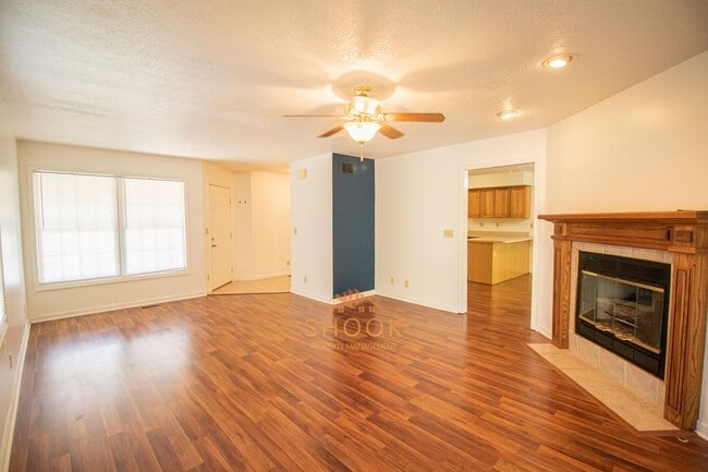 Photo - LARGE TOWNHOME CLOSE TO CAMPUS - LOTS OF SPACE!