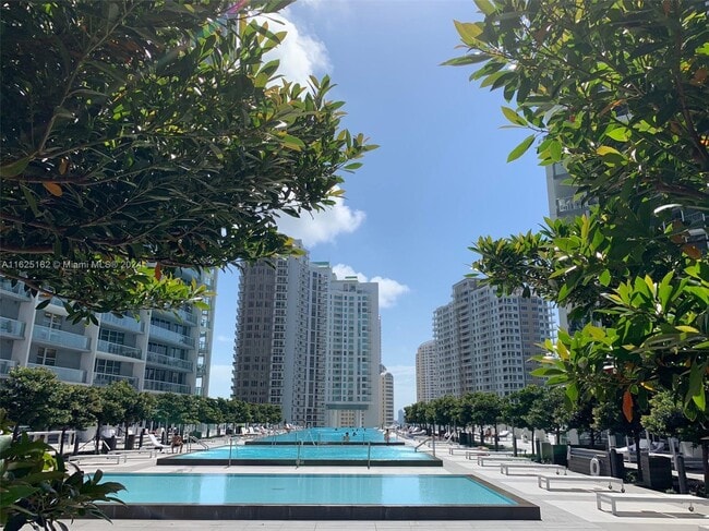 Photo - 485 Brickell Ave