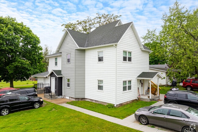212 N Foster Ave