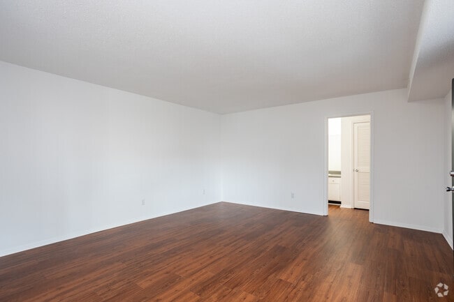 1BR, 1BA - 750SF Azalea - Living Area