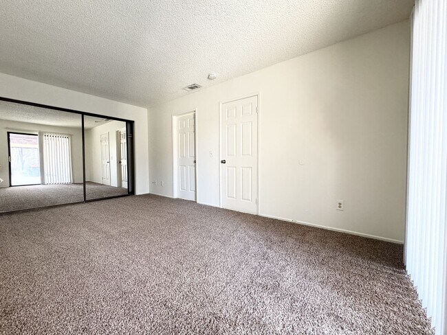Photo - AVAILABLE NOW!!! 2 Bedroom / 2 Bath Apartment in Cathedral City! Unidad 02