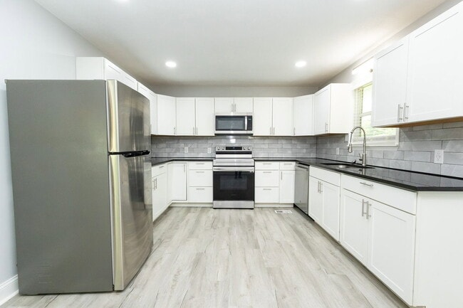 Photo - 405 Dempsey Ln
