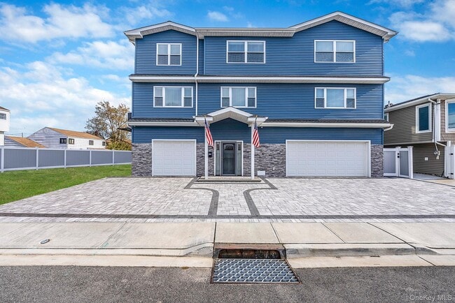 Building Photo - 449 Nassau Ave