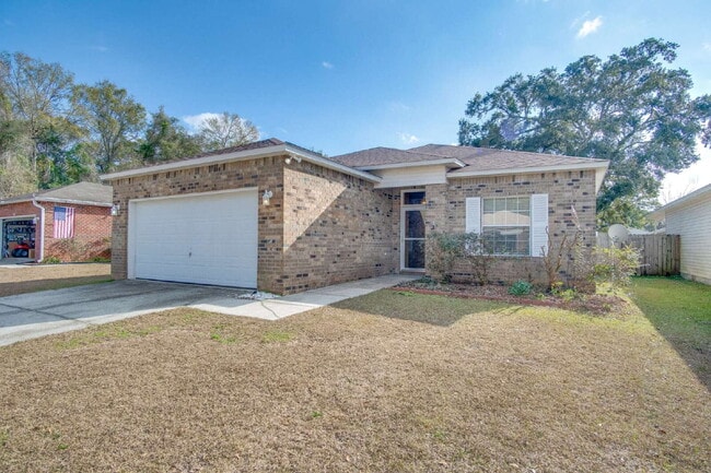 Building Photo - Spacious 3BR with Sunroom & Eat-In Kitchen – Holsberry Estates