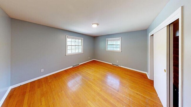 Photo - 129 E Bridlespur Dr