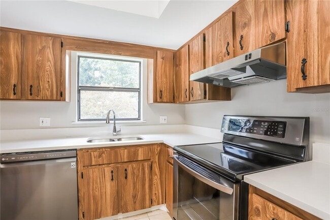 Photo - 302 N Miller Rd