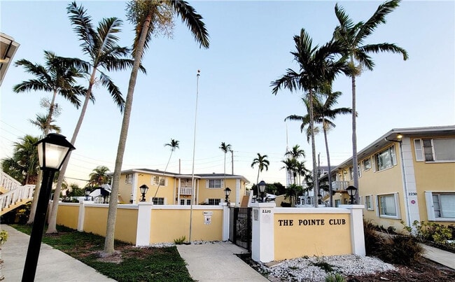 Building Photo - 2230 NE 56th Pl Unit 208