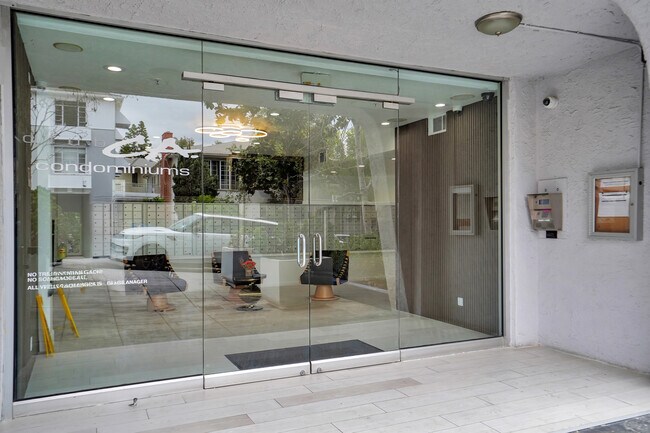 Photo - 10982 Roebling Ave Unidad 520