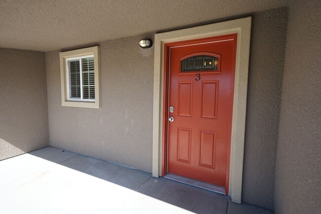 Building Photo - 1175 S Mojave Rd Unit #3