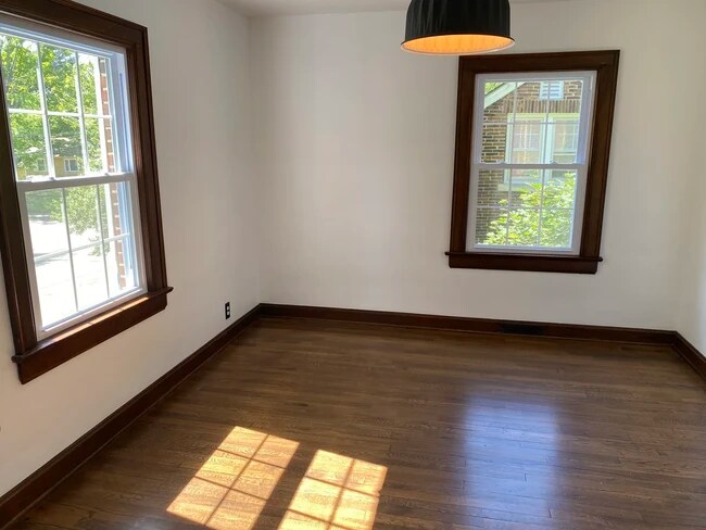 Photo - 806 S Woodlawn Ave