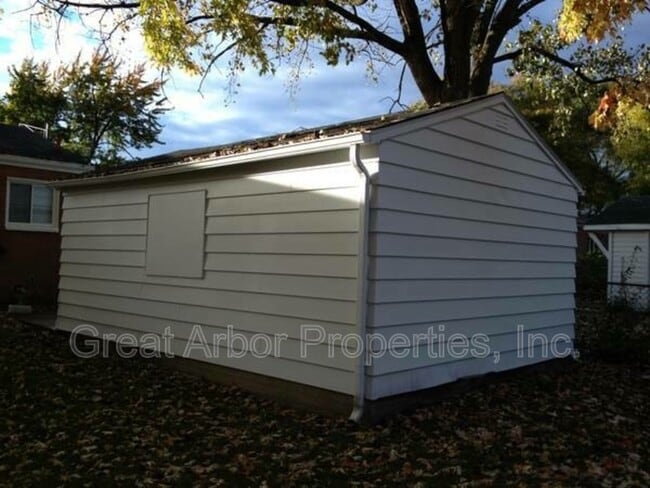 Photo - 741 Dorset Ave