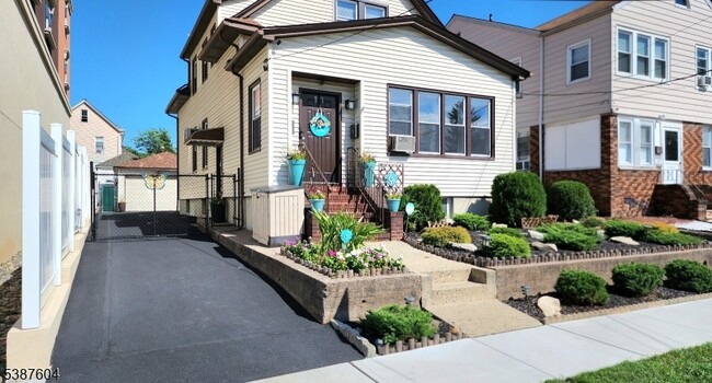 Photo - 11 Banta Ave Unidad 1