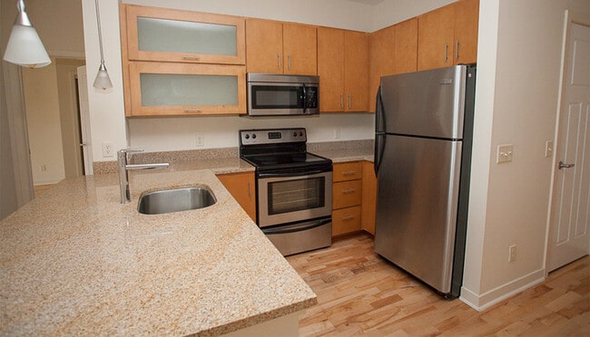 Building Photo - 242 E Water St Unit 414