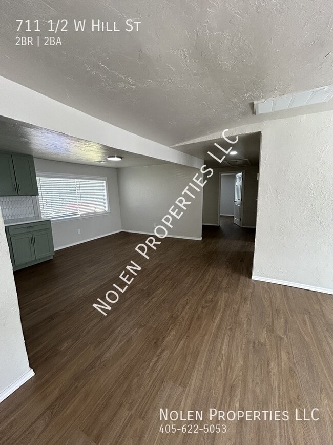 711 1/2 W Hill St-
