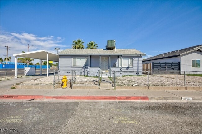 Building Photo - 1300 E Nelson Ave