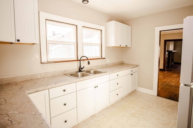 Photo - 1452 Rollins Rd Unidad Upper