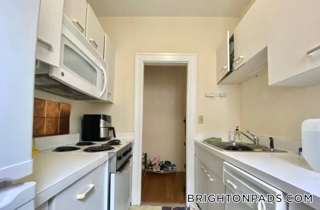 Building Photo - 9 Colborne Rd