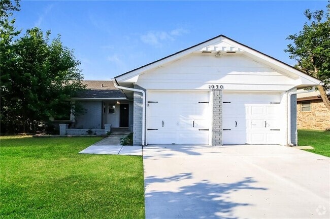 Building Photo - 1030 W Churchill Way Rental