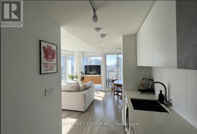 Photo - 19 Western Battery Rd Unité 2207