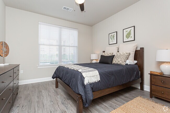 2 BR, 2 BA - 1081 SF