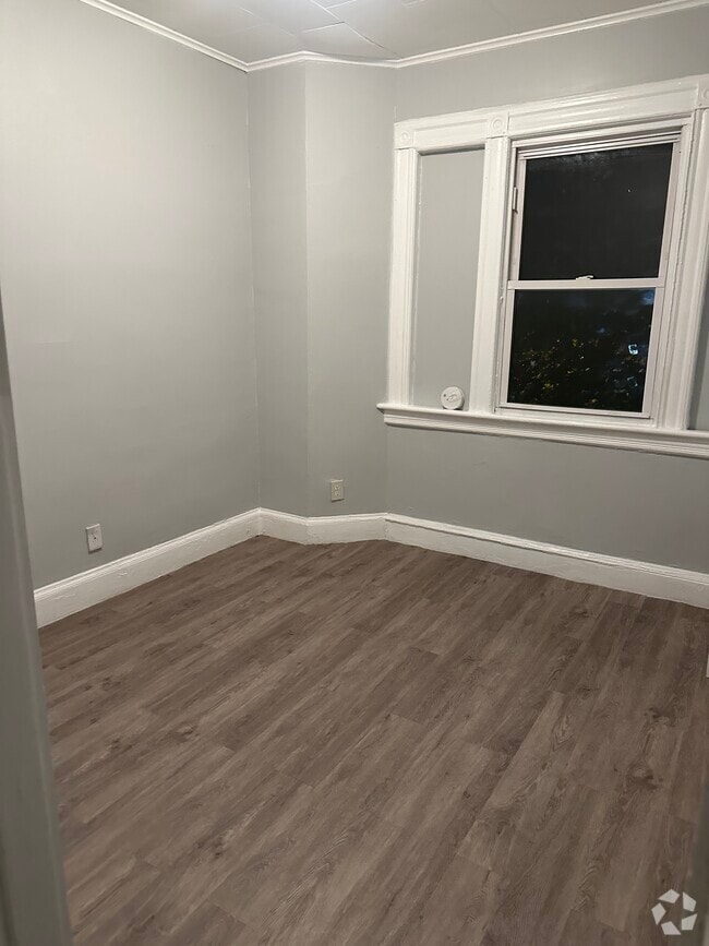Building Photo - 658 E 28th St Unit #2 Rental