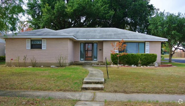 Building Photo - 3903 Meadowlark Ave Rental