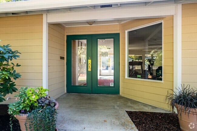 Club and work out area - 13216 NE Salmon Creek Ave Unit Waters Edge condos