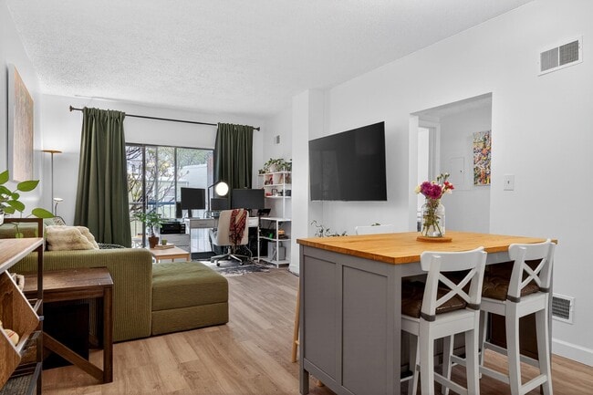 Photo - 318 38th St Unit 301